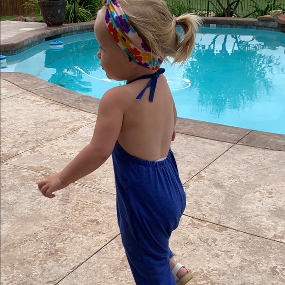 Wonder who the boss is here 😇 - Picture 2 of 8